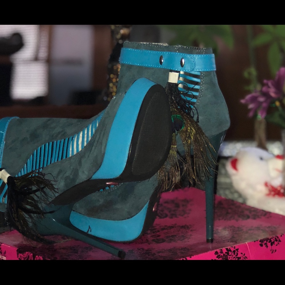 Boots - Picture 2 of 2